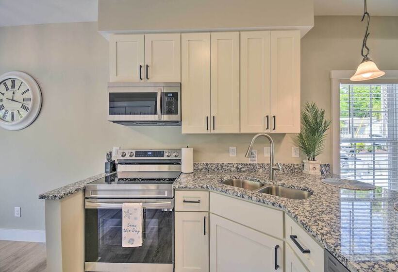 Ocean Isle Beach Home W/ Shared Lanai & Grill