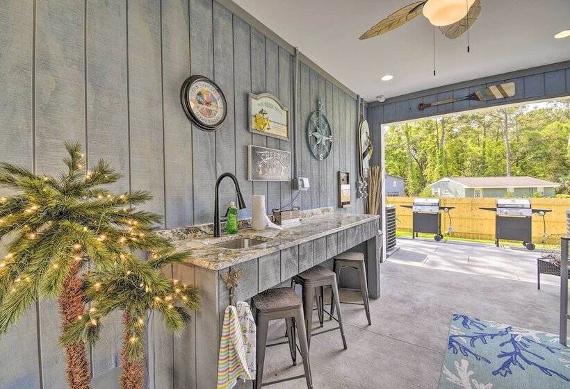 Ocean Isle Beach Home W/ Shared Lanai & Grill