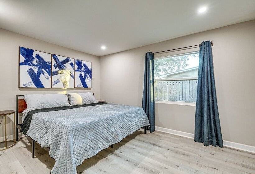 Idyllic Oldsmar Vacation Rental: 1 Mi To Beach!