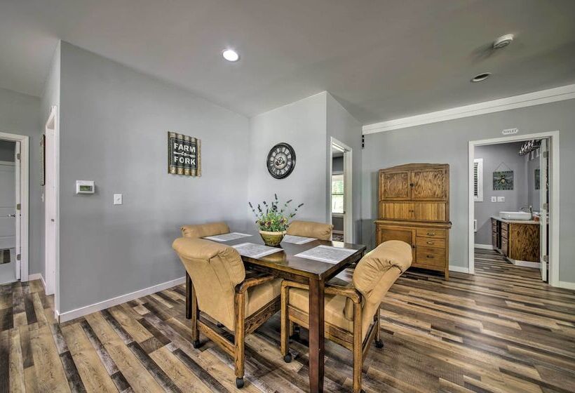 Peaceful Guest Home W/ Patio On 152 Acre Farm