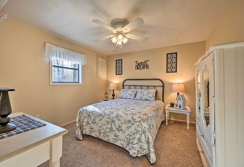 Pet Friendly  Shady Oaks  Broken Bow Gem W/ Patio!