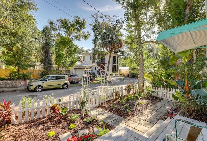 The Cottage Jewel  Pet Friendly Home: Fenced Yard