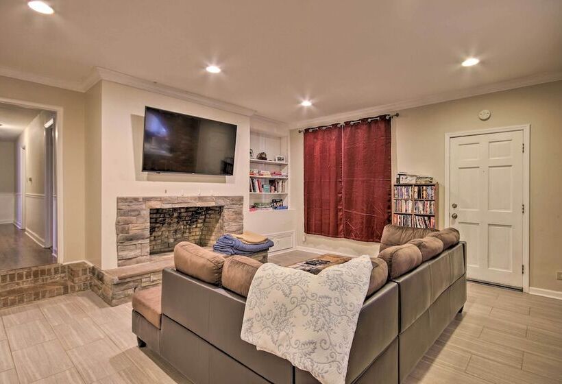 Quiet Columbia Home W/ Fire Pit & Pool Table!