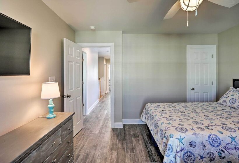 Spacious Murrells Inlet Hub W/ Pool, Walk To Shore