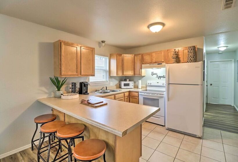 Stylish & Family Friendly West Plains Home!