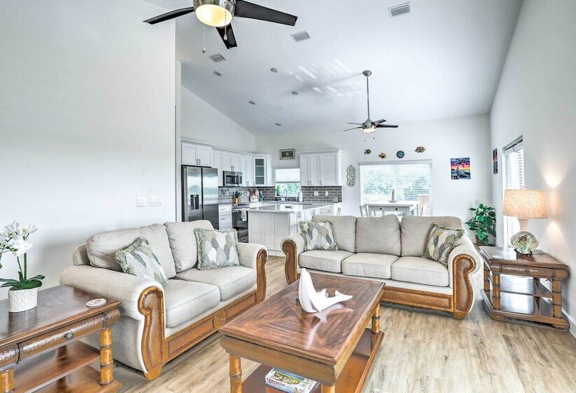 Family Friendly Tampa Home < 3 Mi To Ocean!