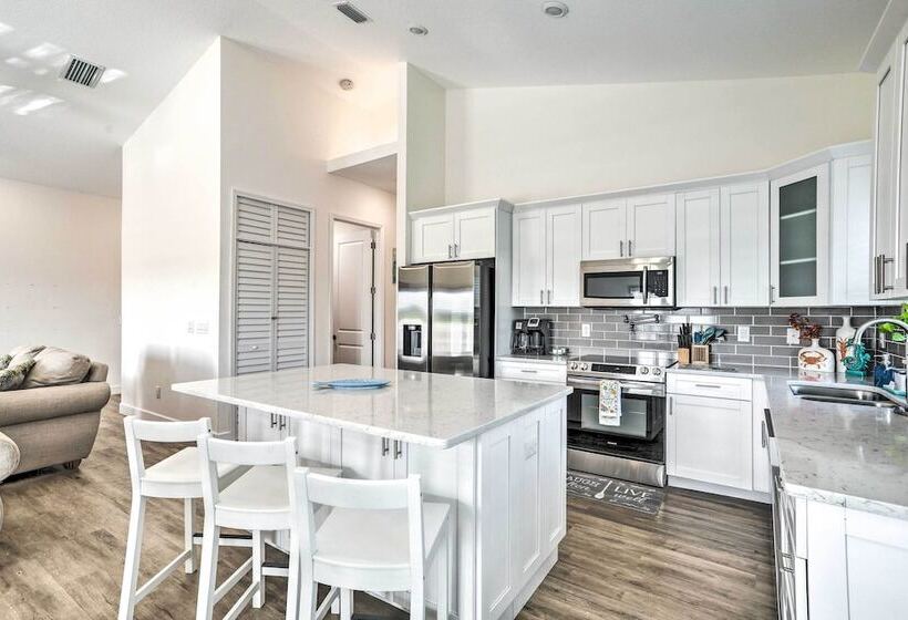 Family Friendly Tampa Home < 3 Mi To Ocean!