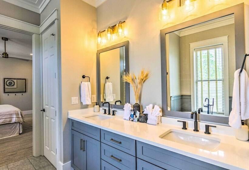 Sunny Fl Home  Miss Millies Landing  W/ Deck!