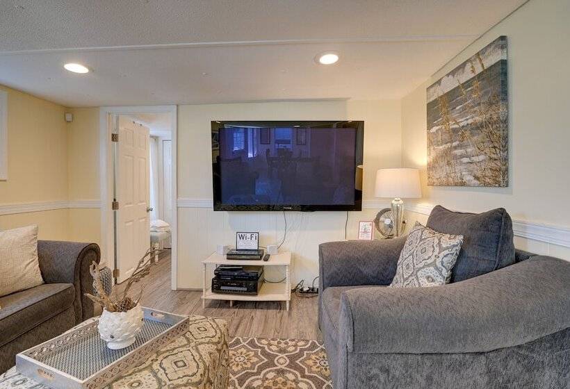 Walk To Ocean: Surfside Beach Home W/ Pool Access