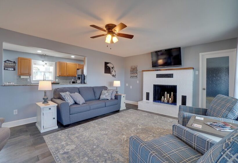 Table Rock Lake Home   Fire Pit & Lake Views!
