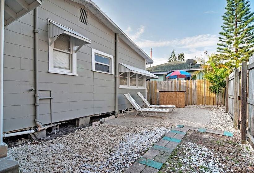 Treasure Island Cottage, Near Boardwalk & Beach!