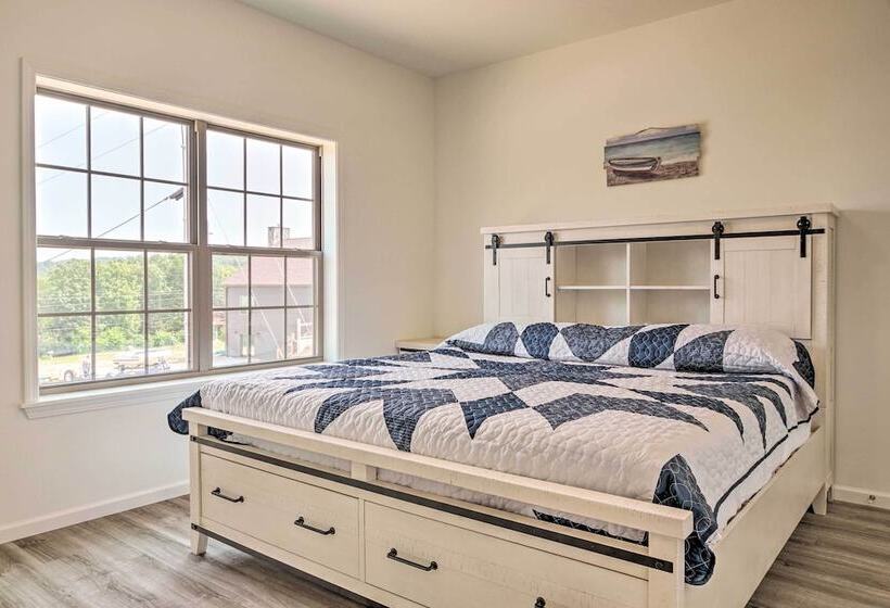 Updated Cabin W/ Direct Lake Access & Pool!