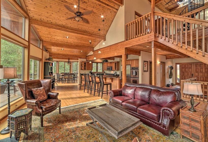 Waterfront Cottage W/ Fishing Dock & Fireplace!