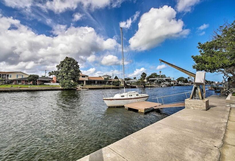 Waterfront Hernando Beach Home W/ Dock+kayaks