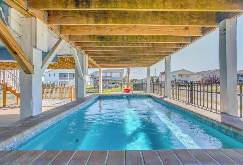 Waterfront Home W/ Deck In North Myrtle Beach!