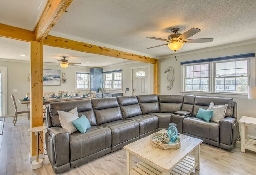 Waterfront Home W/ Deck In North Myrtle Beach!