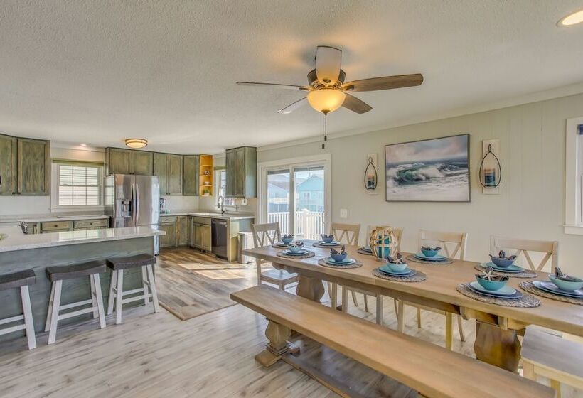 Waterfront Home W/ Deck In North Myrtle Beach!