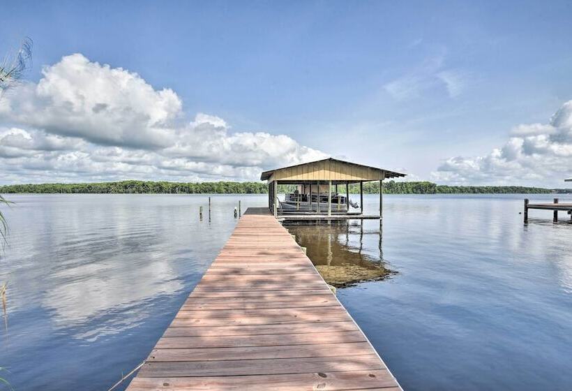 Waterfront Welaka Escape W/ Private Docks!