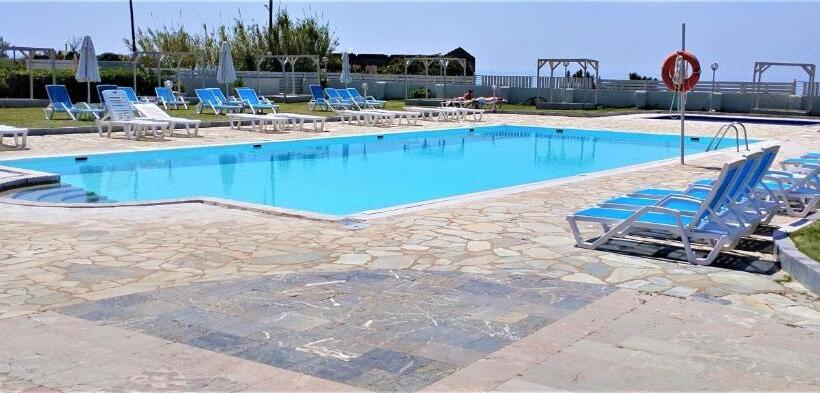 הוסטל Eleni Apartments Sant George Beach