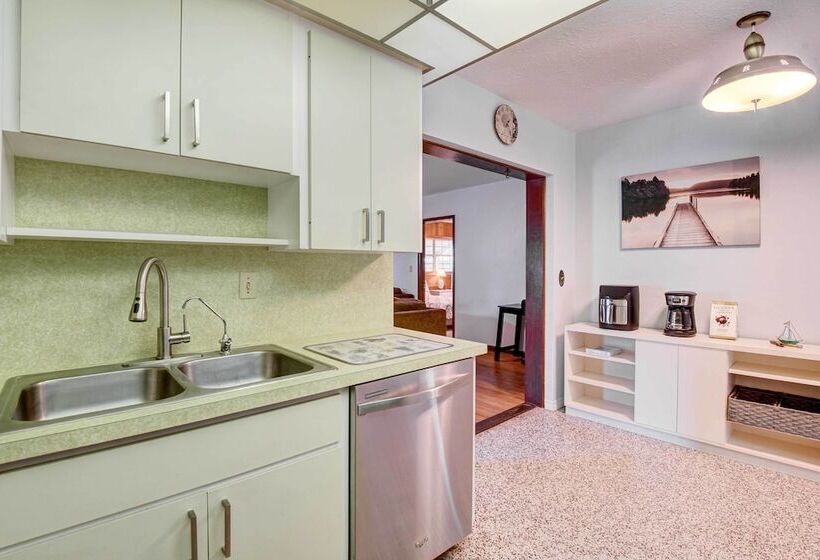 Bradenton Cottage W/ Screened Pool: 12 Mi To Beach