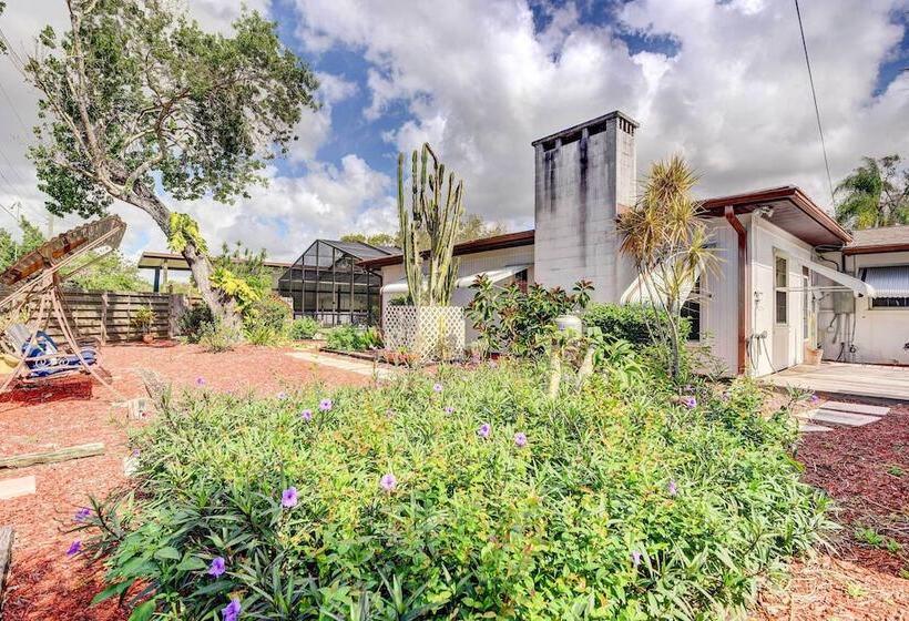 Bradenton Cottage W/ Screened Pool: 12 Mi To Beach