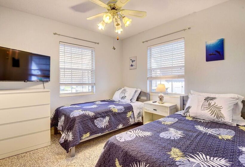 Bradenton Cottage W/ Screened Pool: 12 Mi To Beach