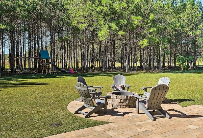 Bright Hopkins Home W/ Game Room & Fire Pit!