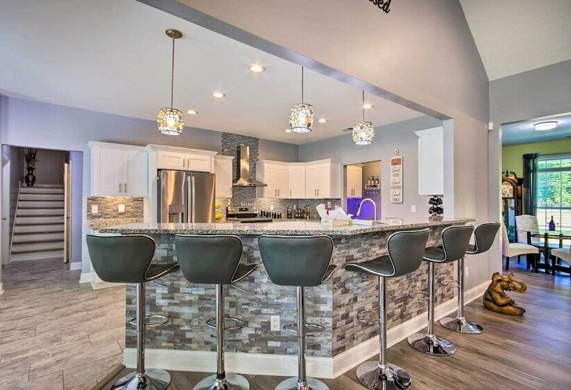 Bright Hopkins Home W/ Game Room & Fire Pit!