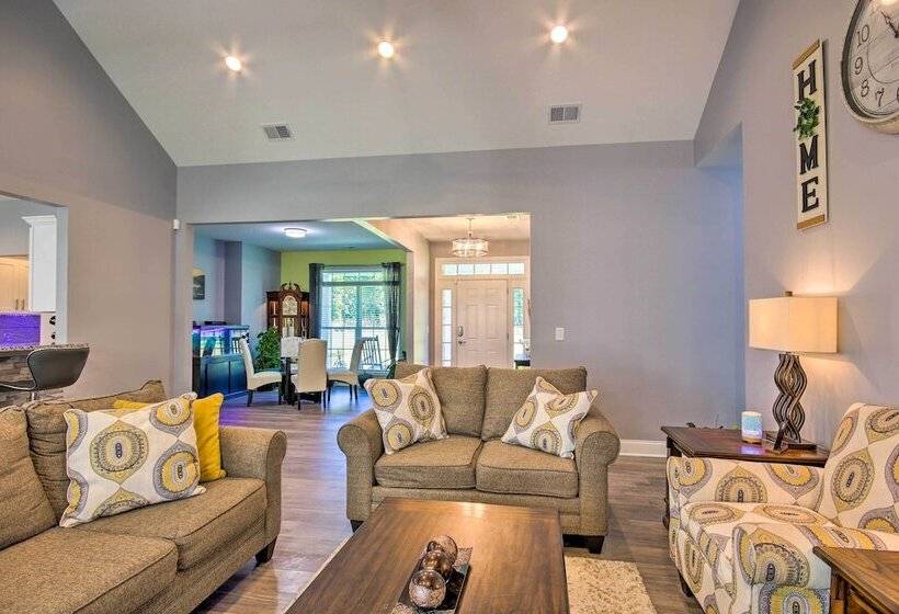 Bright Hopkins Home W/ Game Room & Fire Pit!