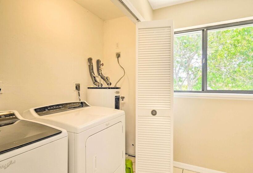 Sunny North Fort Meyers Escape W/ Canal Views!