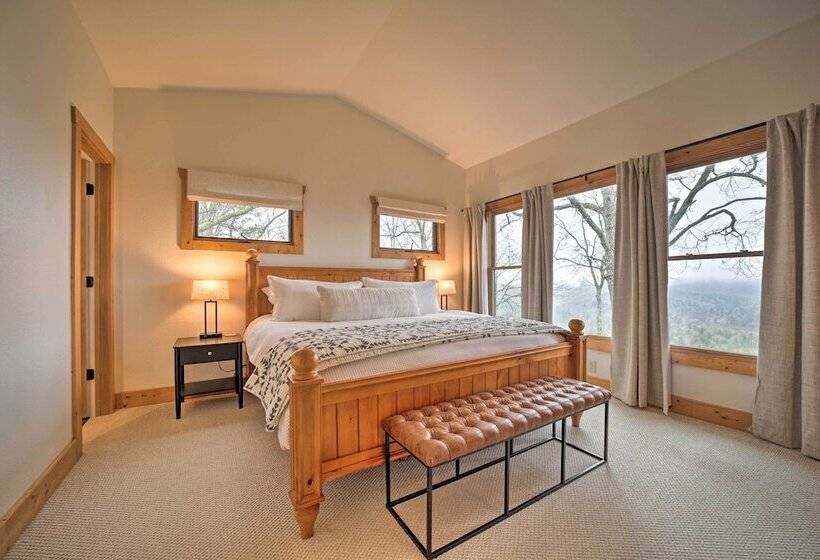 Sapphire Retreat W/ Views, Fire Pit, & Lake Access