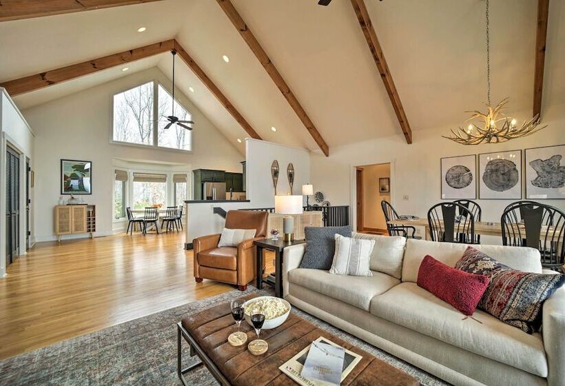 Sapphire Retreat W/ Views, Fire Pit, & Lake Access