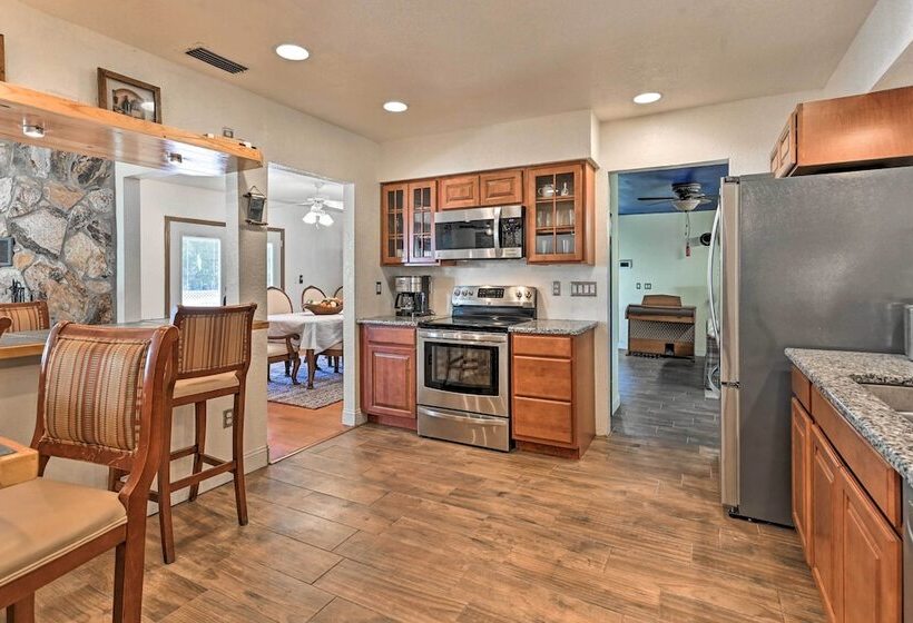 Central Florida Escape On 5 Acres W/ Grill & Pool!