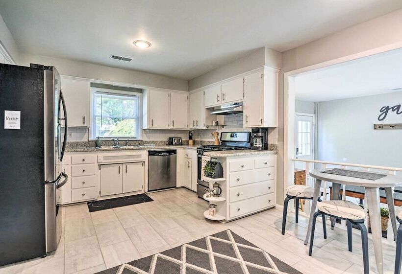 Charming Springfield Home W/ Private Backyard