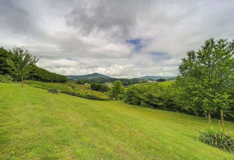 Classy Home W/ Hot Tub + Mt. Jefferson Views!