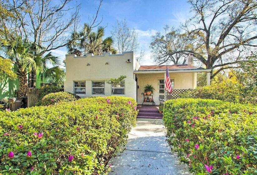Colorful Pensacola Oasis: 1 Block To Bayview Park!