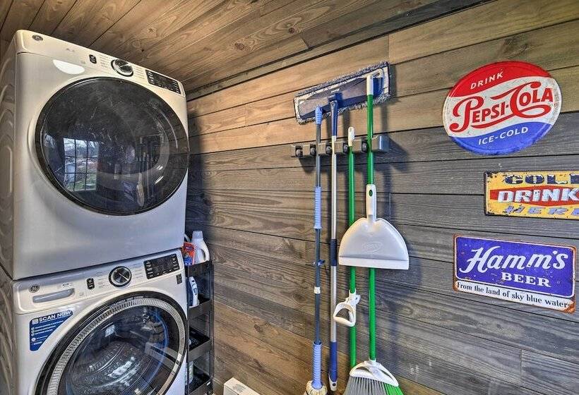 Cozy Fries Escape W/ Mountain & River Views!