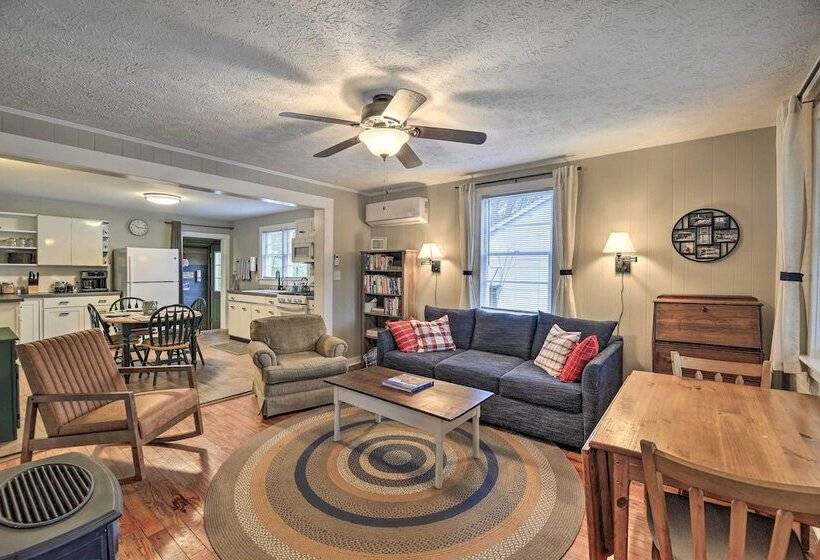 Cozy Fries Escape W/ Mountain & River Views!