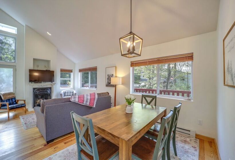 10 Mi To Sugar Mountain: Cozy Newland Cabin!