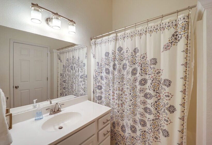 10 Mi To Sugar Mountain: Cozy Newland Cabin!