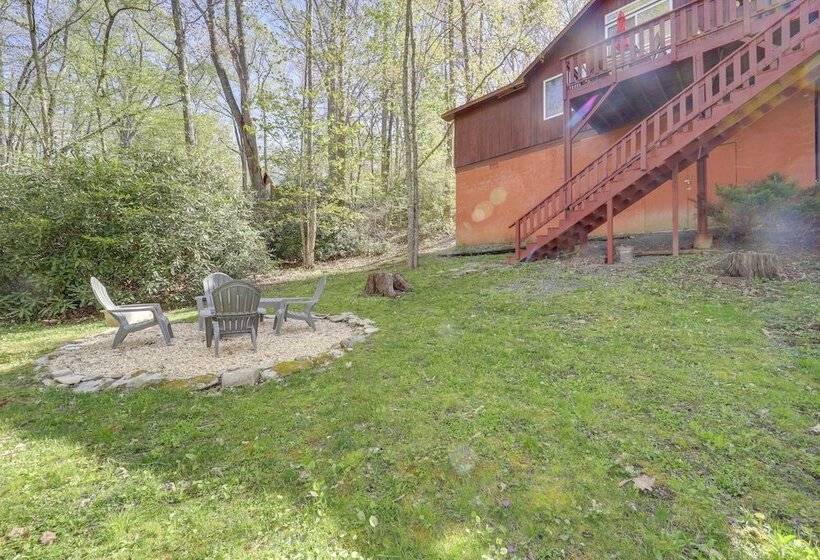 10 Mi To Sugar Mountain: Cozy Newland Cabin!