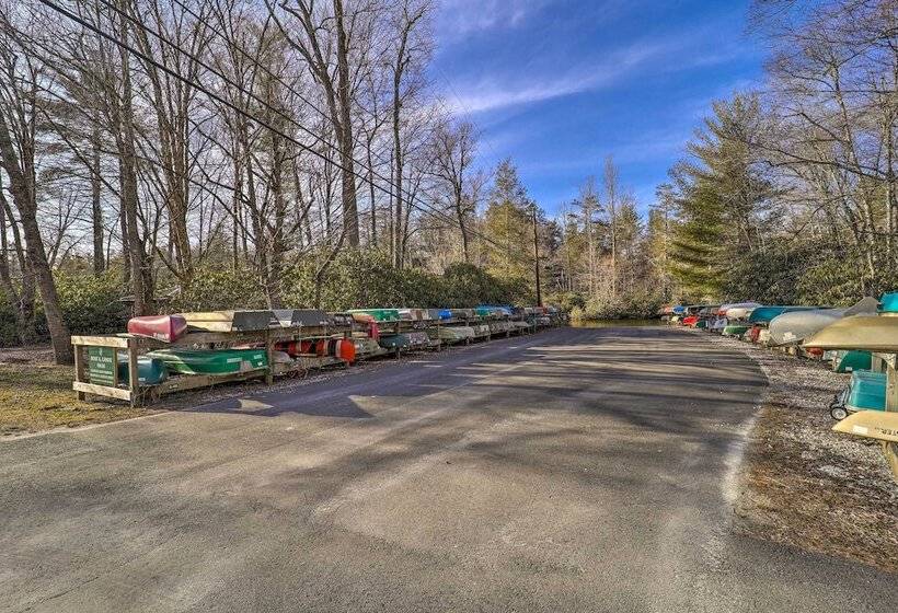 10 Mi To Sugar Mountain: Cozy Newland Cabin!