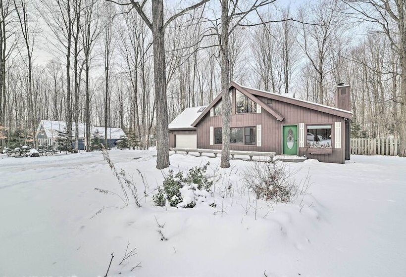 Harbor Springs Home: 1 Mi To Nubs Nob Ski Resort