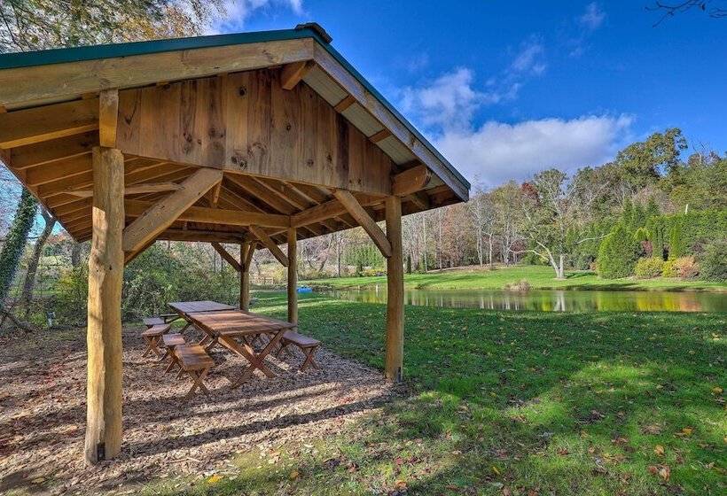 Fletcher Cabin: Wraparound Deck & Pond Access