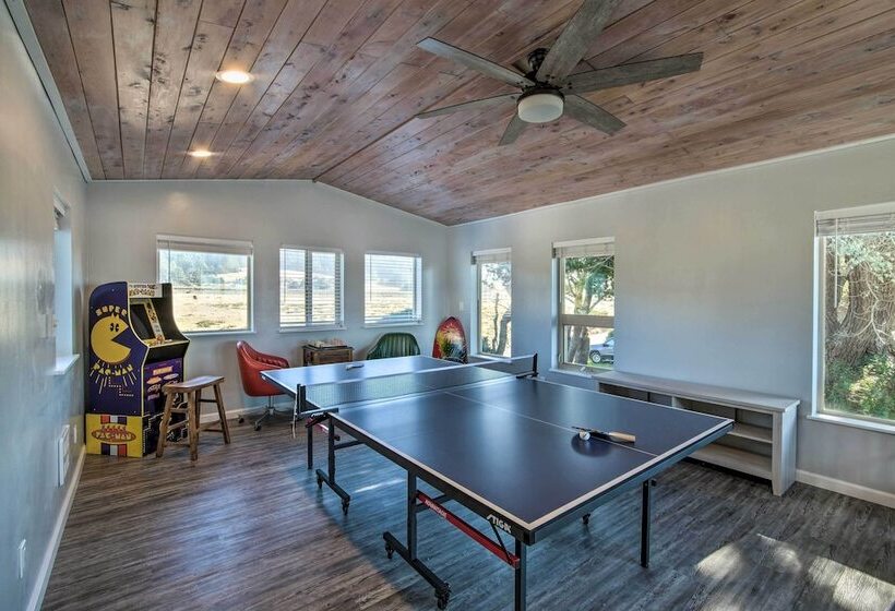 Gold Beach Home W/ Hot Tub, 1/4 Mi To Beach!