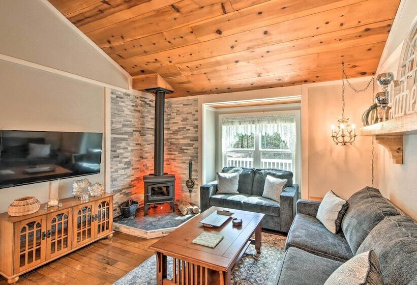 Private Pool, Hot Tub & Yard: Serene Murphy Home