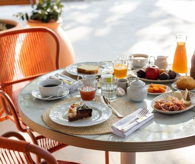 בית מלון כפרי Hôtel Et Restaurant La Bastide Bourrelly   Mathias Dandine