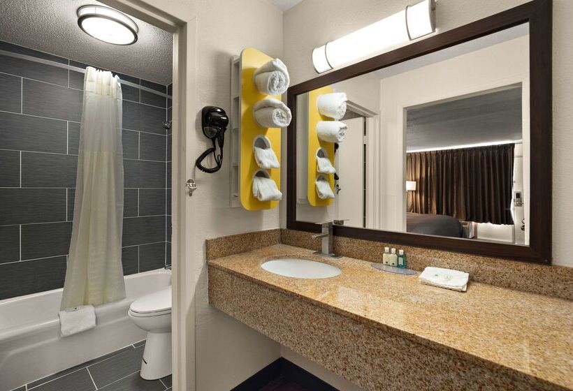 فندق Quality Inn
