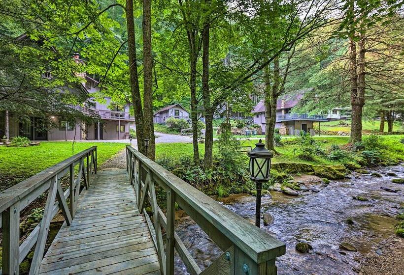Idyllic Roan Mountain Cabin Across From Creek