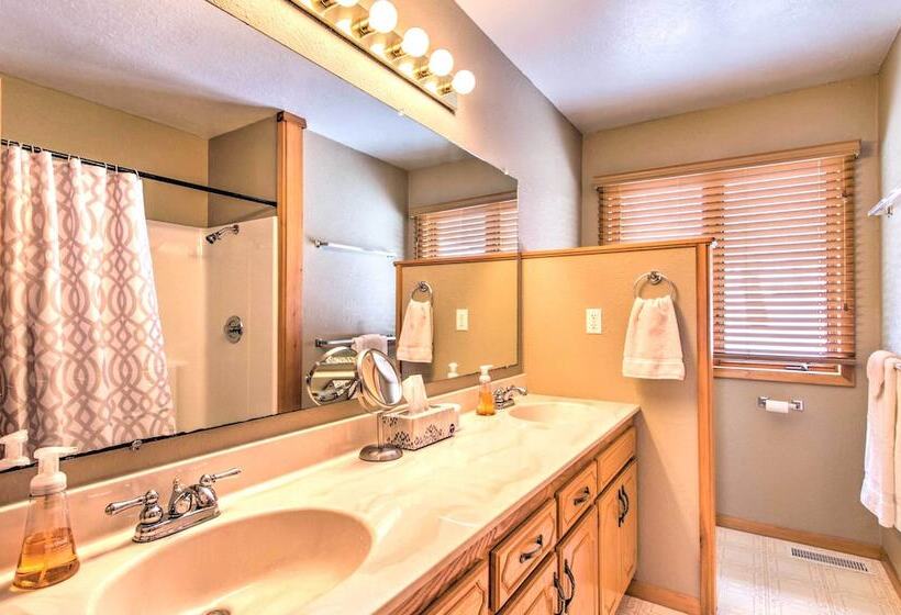 Lakefront Hackensack Cabin W/ Patio & Grill!